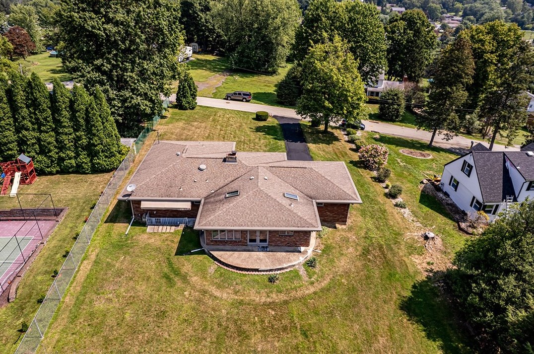 335 Longwood Dr, North Huntingdon, PA 15642-7507