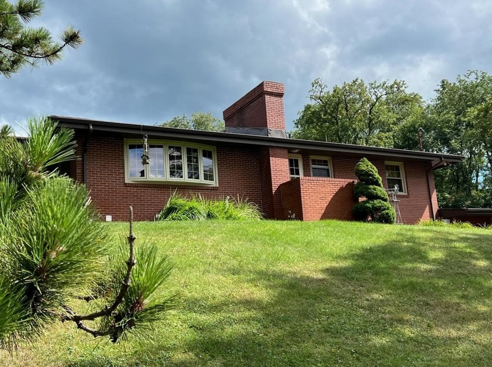 4524 Smithfield St, Elizabeth, PA 15037-3007