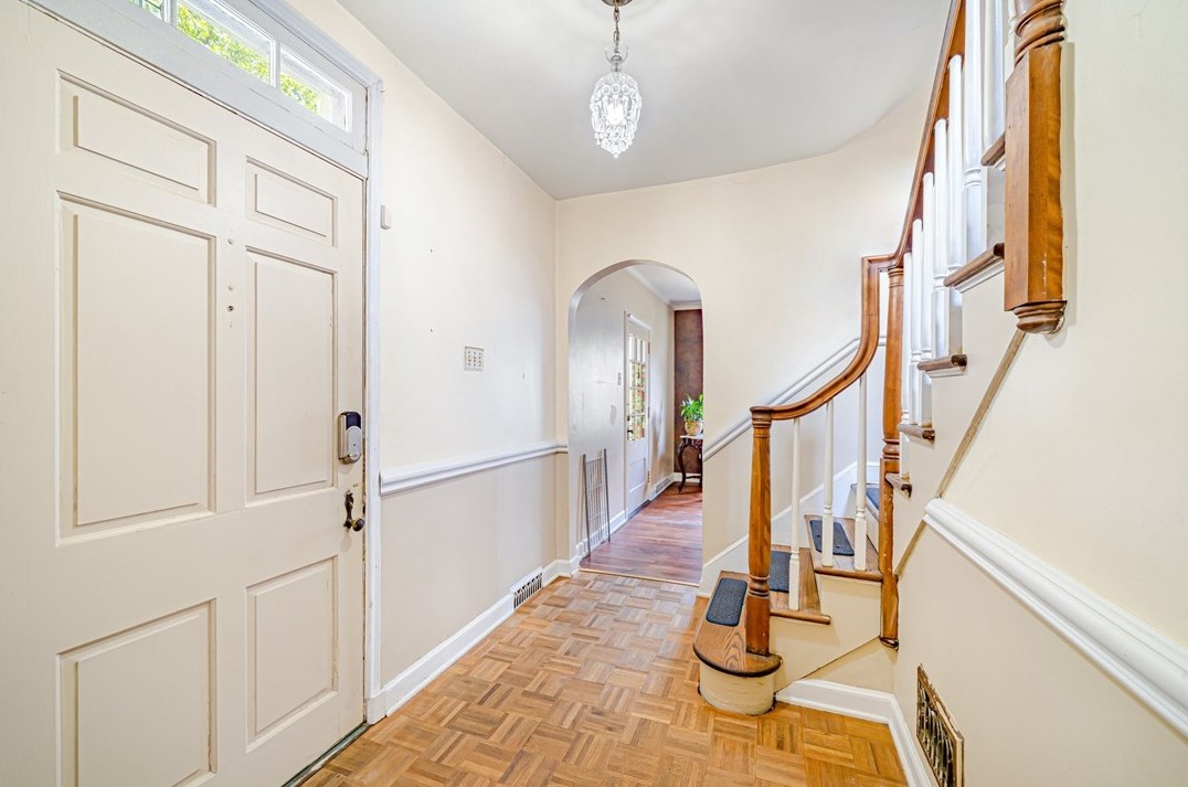 1016 Parkview Dr, New Kensington, PA 15068