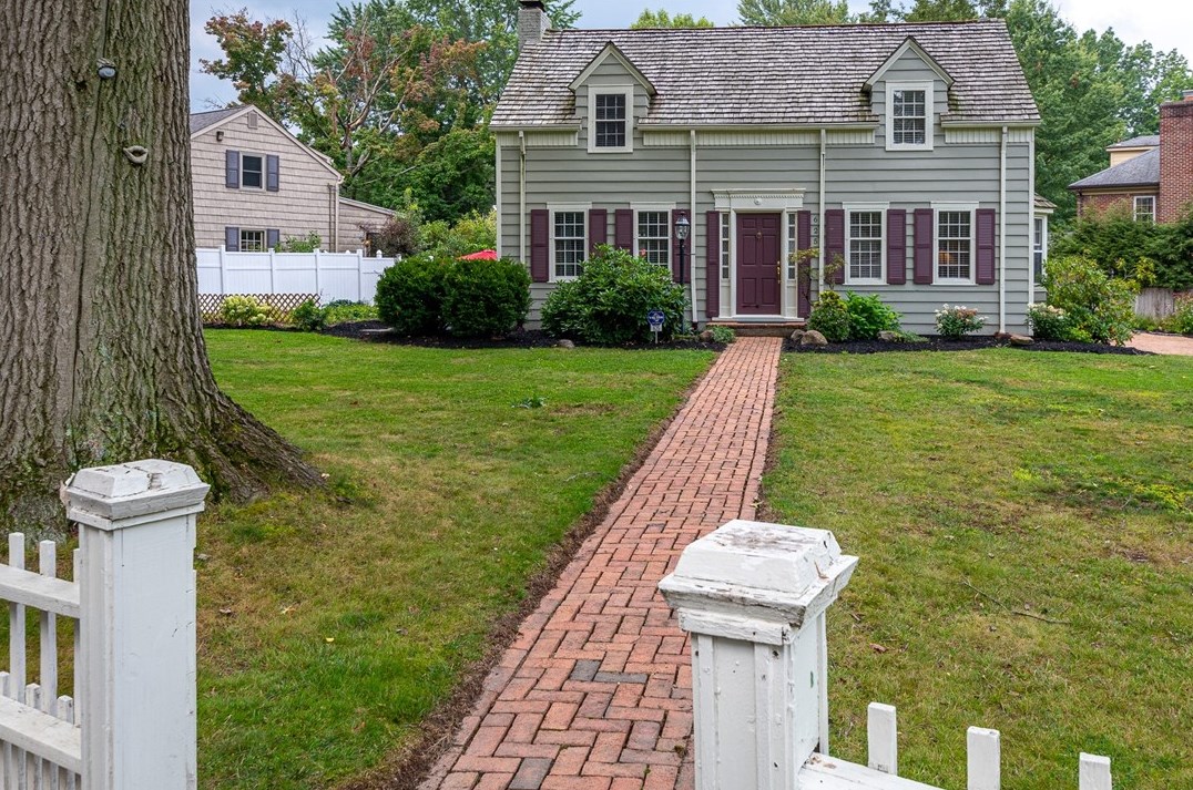 625 Carley Ave, Hermitage, PA 16146