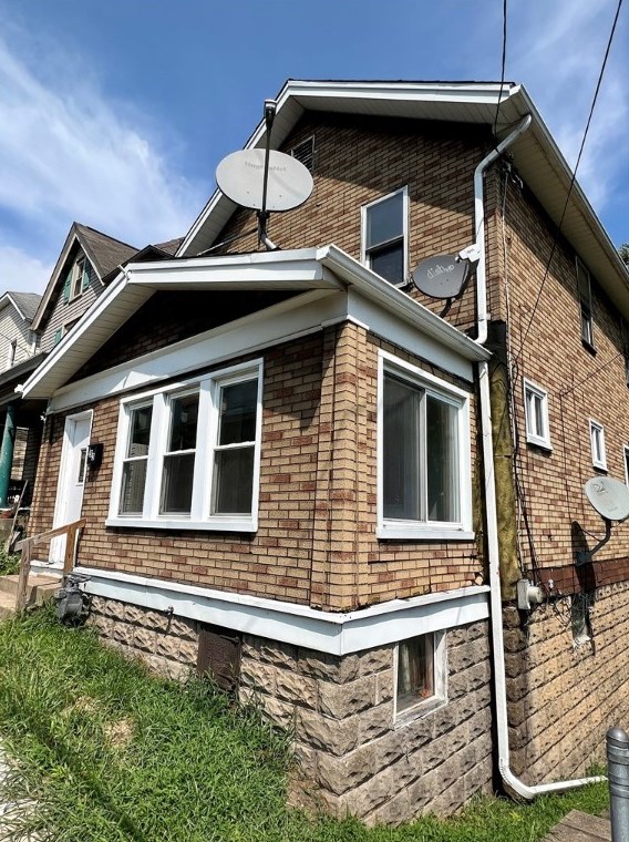 833 Vermont Ave, Glassport, PA 15045