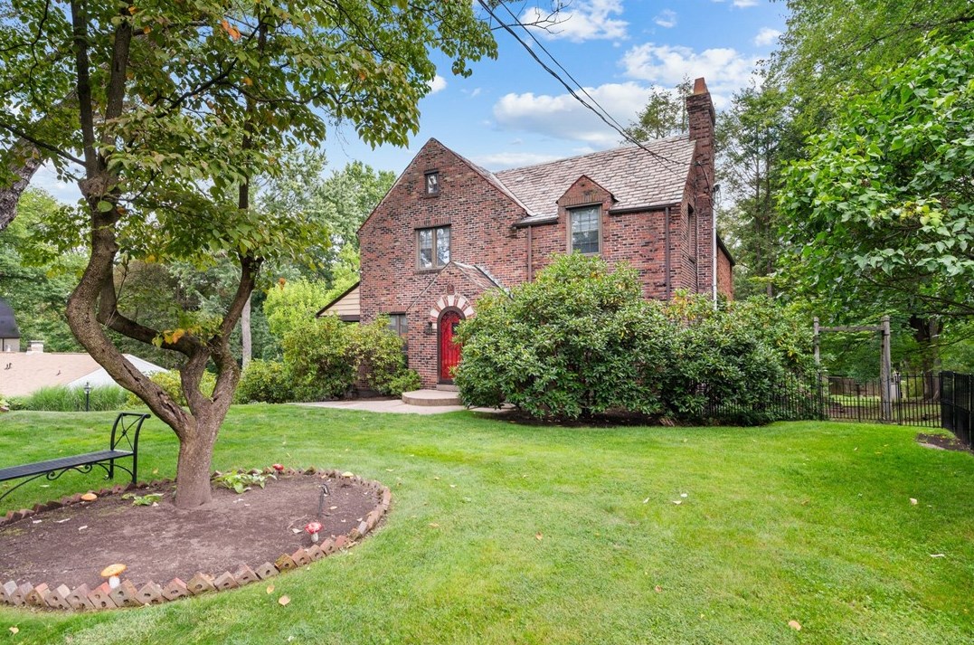 13 Churchill Rd, Pittsburgh, PA 15235