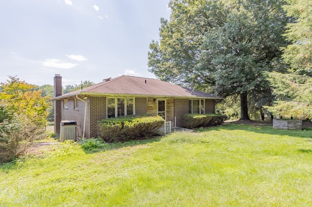 4110 Clendenning Rd, Gibsonia, PA 15044