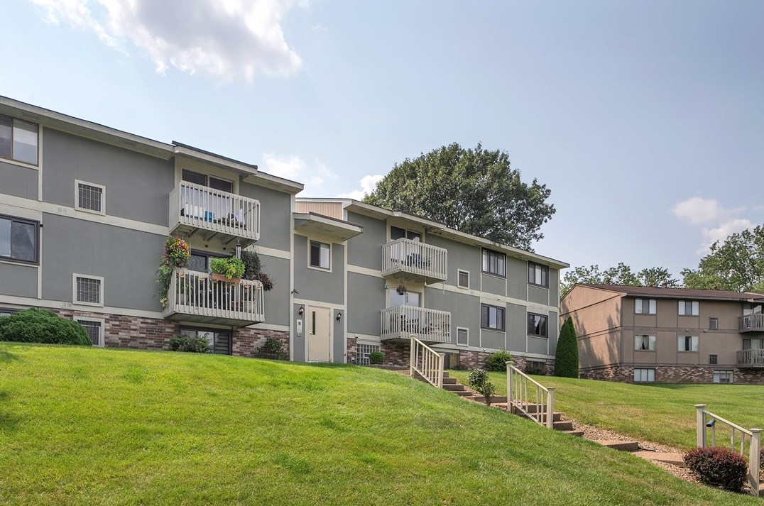 2465 Brookledge Rd, Bridgeville, PA 15017-1627