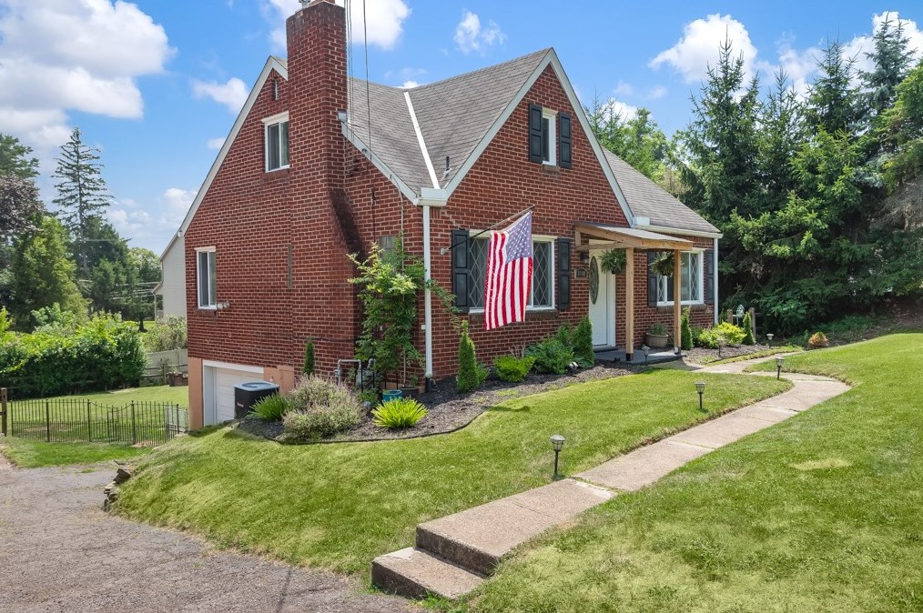 8844 Maple St, Allison Park, PA 15101-2729