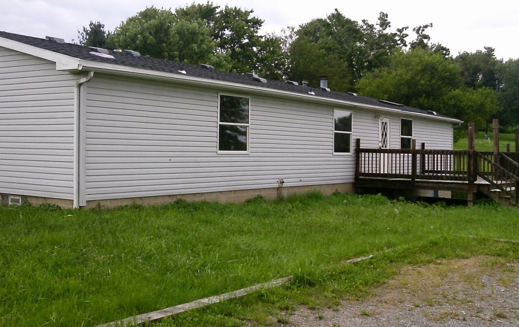 3242 Shaffer Rd, Ellwood City, PA 16117-8144