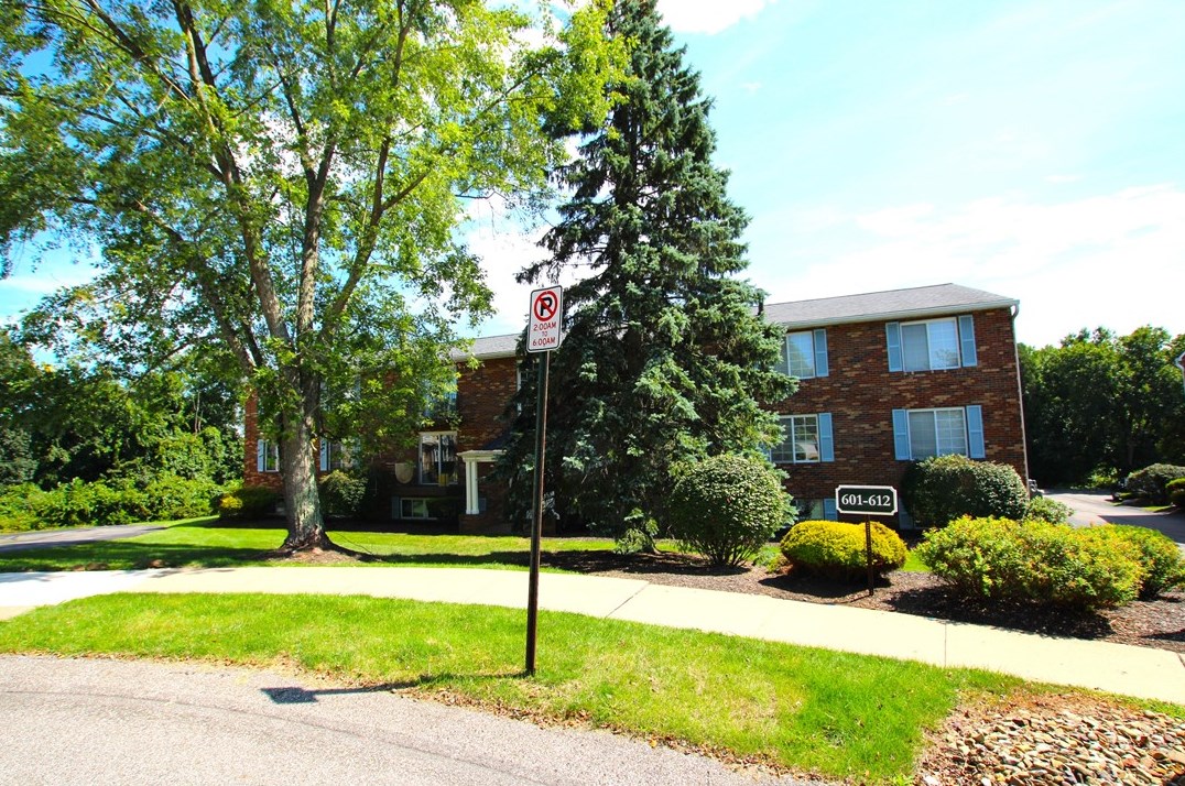 609 Bonnie Brae Dr, Moon Twp, PA 15108