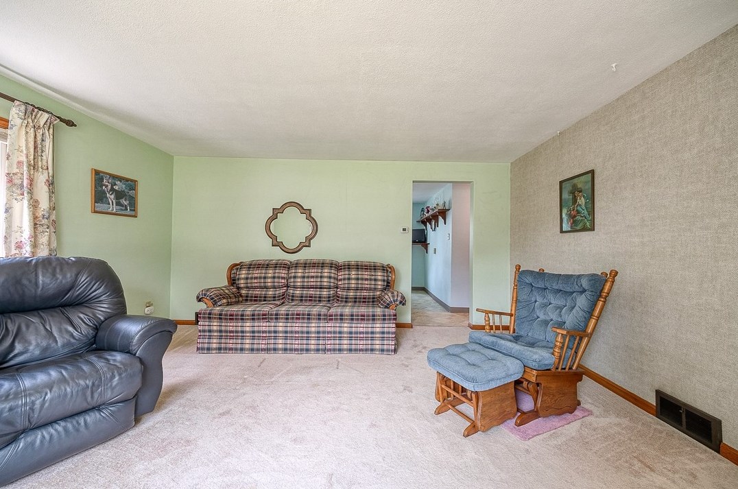 760 Blackhawk Rd, Beaver Falls PA  15010-1511 exterior