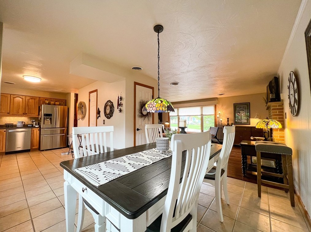 111 Hilltop Dr, Butler PA 16001-1675 exterior