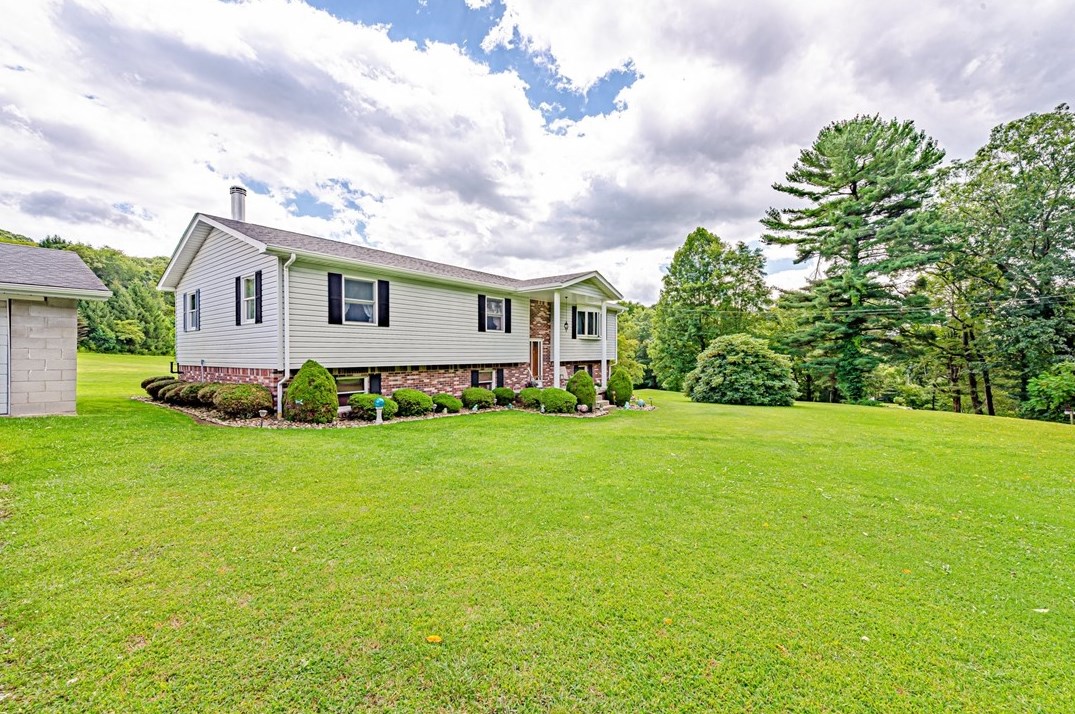 514 White Rd, Normalville, PA 15469-1238