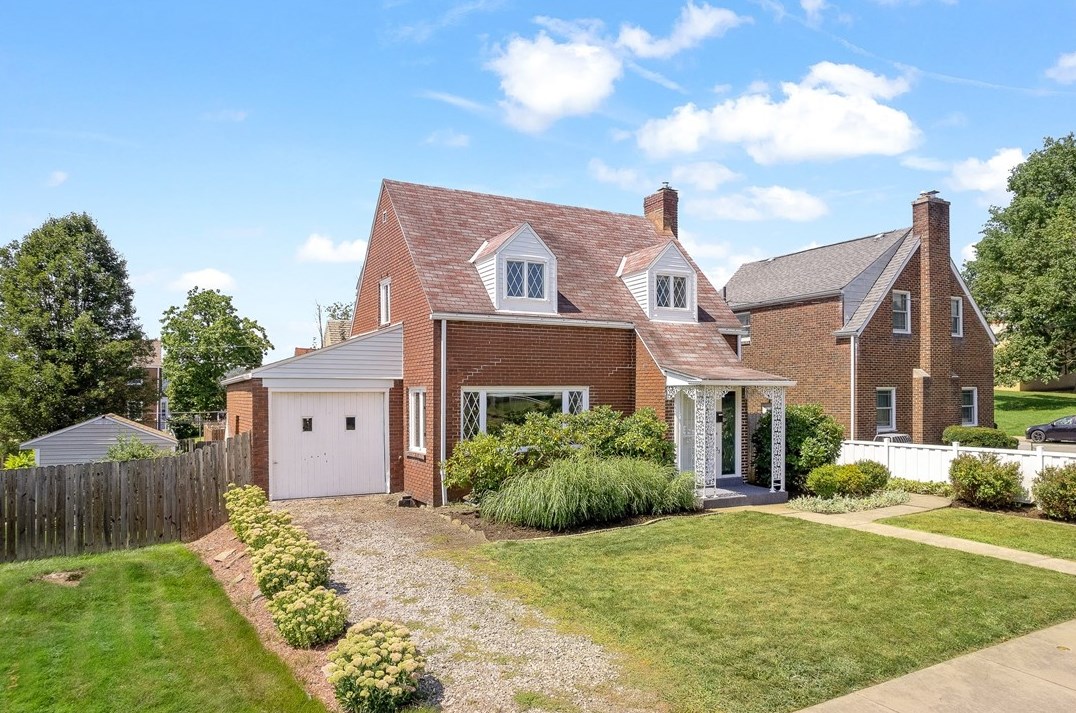 1633 Alcoa Dr, New Kensington, PA 15068