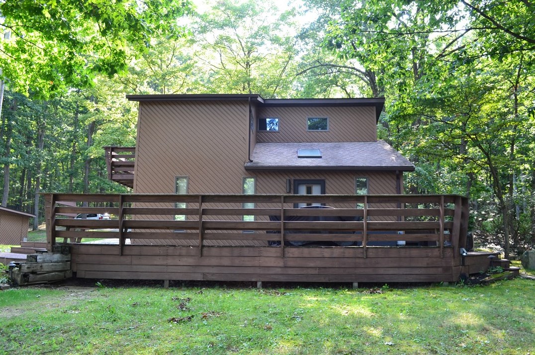 717 Kreinbrook Hill Rd, Mount Pleasant, PA 15666-2317