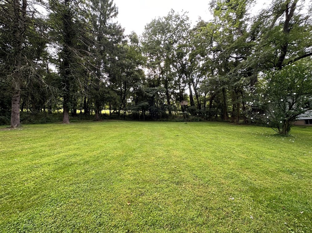 7051 Pleasant Valley Rd, North Huntingdon, PA 15642-8809