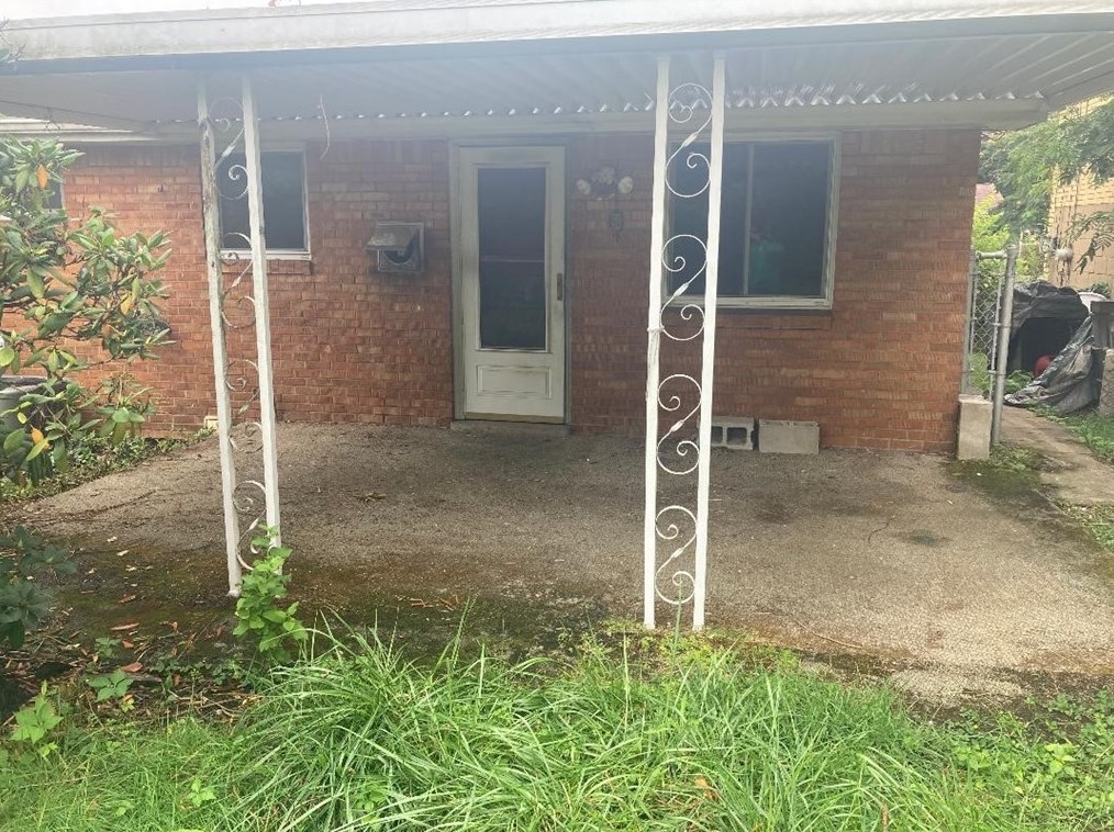 206 Parklane Dr, Rankin, PA 15104-2706