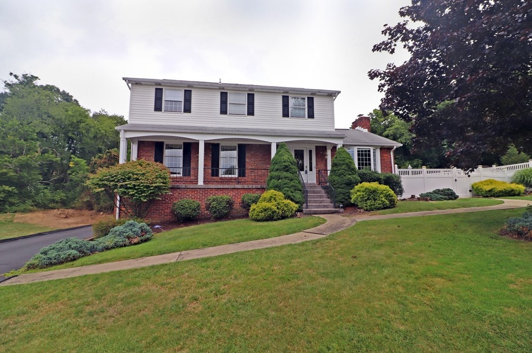 25 Brookdale Dr, Greensburg, PA 15601-5856