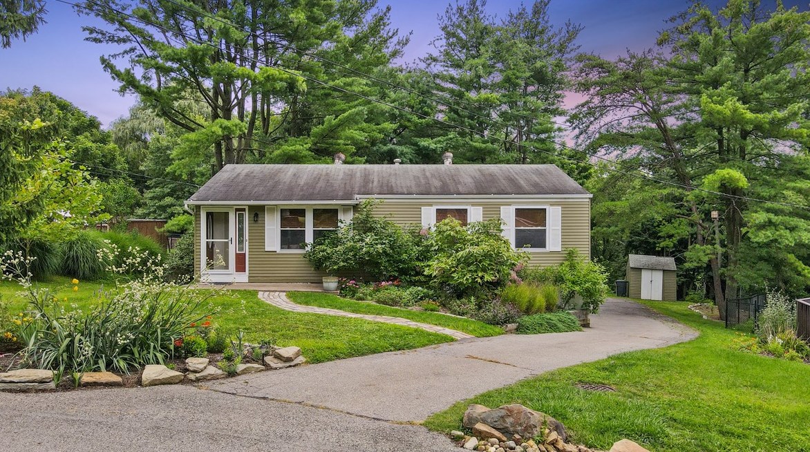 3004 Woodview Dr, Allison Park, PA 15101-3944