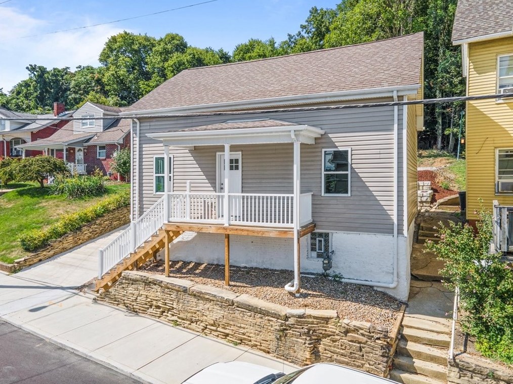 157 E College St, Canonsburg, PA 15317