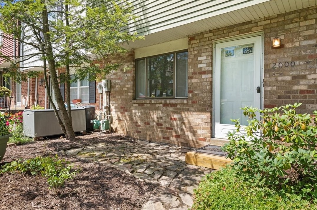 2000 Denning Way, North Versailles, PA 15137-2657