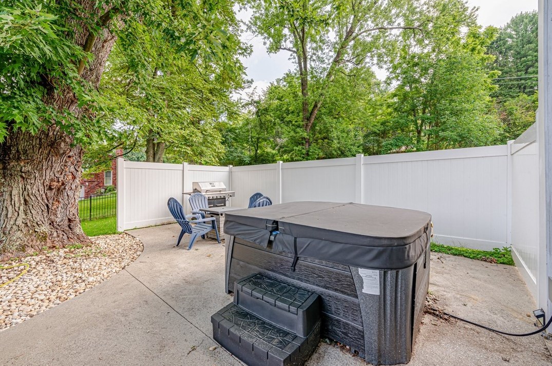 14381 Rdg Rd, North Huntingdon PA 15642-2808 exterior