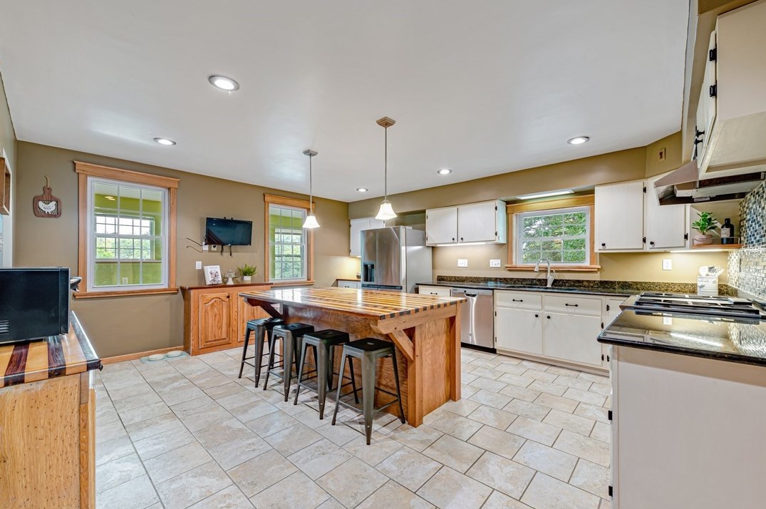 14381 Rdg Rd, North Huntingdon PA 15642-2808 exterior