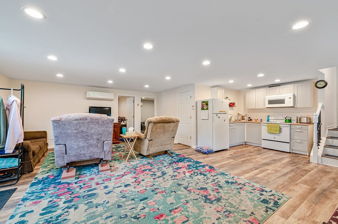 14381 Rdg Rd, North Huntingdon PA 15642-2808 exterior