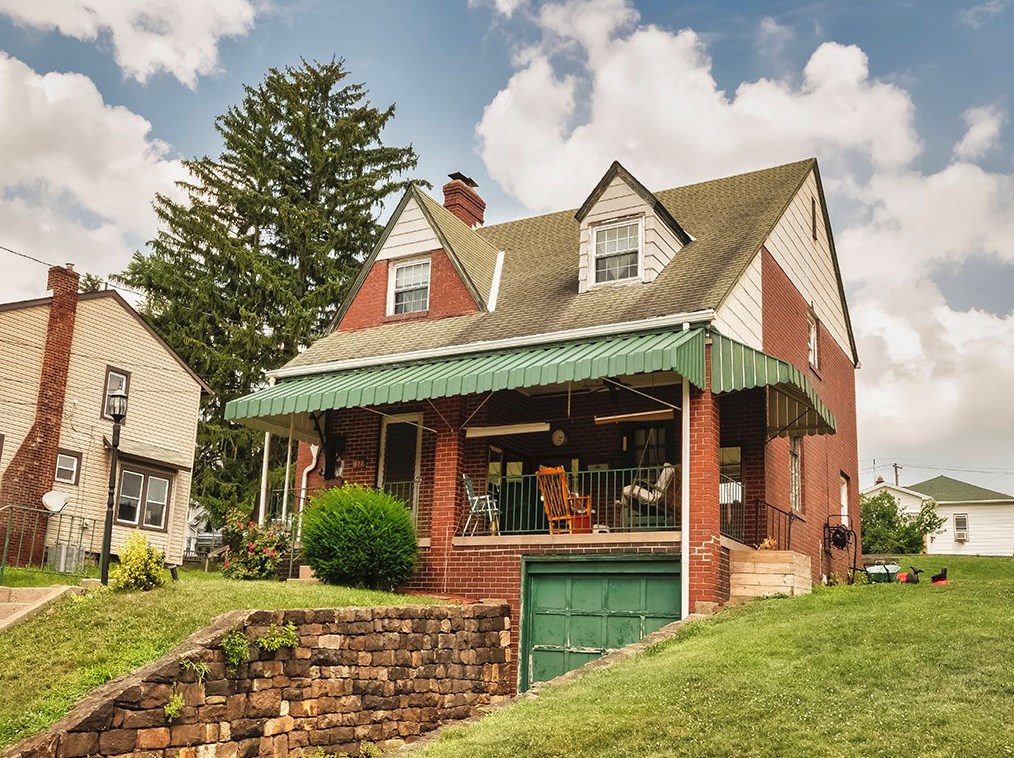 422 Pershing Dr, New Kensington, PA 15068