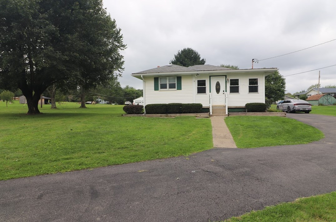 653 Lancaster Rd, Fombell, PA 16123-1837