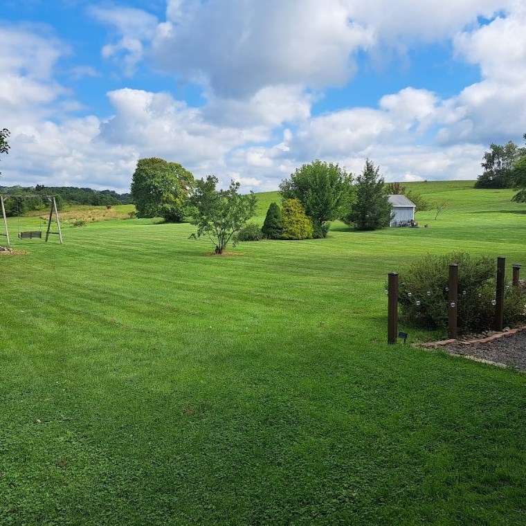 283 Holyoke Rd, Butler, PA 16001-1209