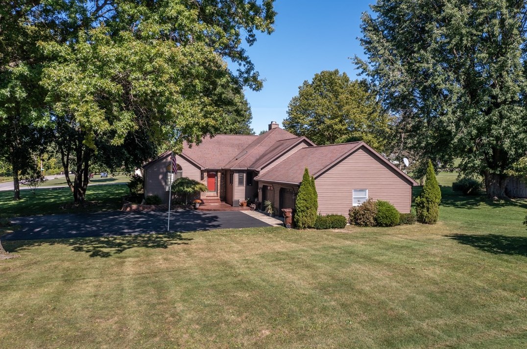 502 Reynolds Rd, Greenville, PA 16125