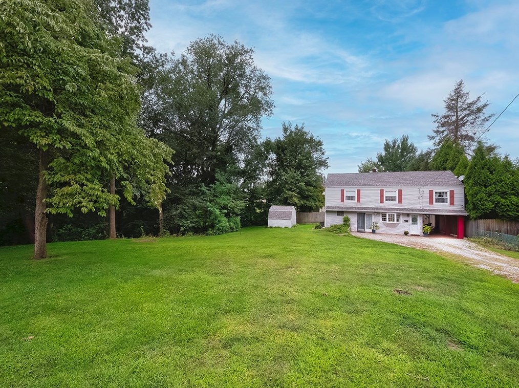 221 Vernon St, New Kensington, PA 15068