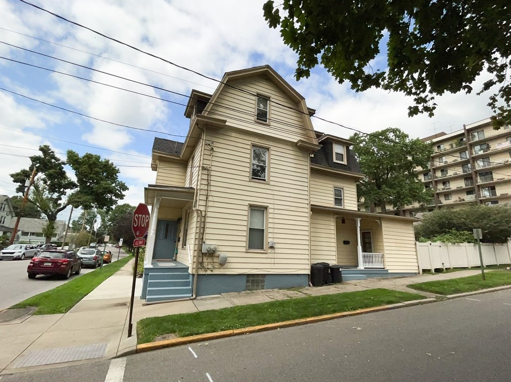 196 Broad St #2, Leetsdale, PA 15056
