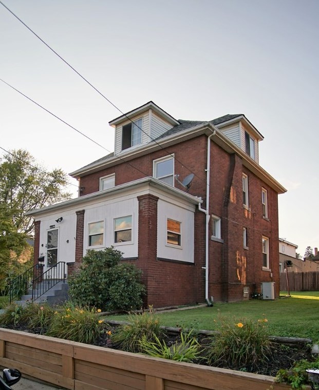 549 E 8th Ave, Tarentum, PA 15084