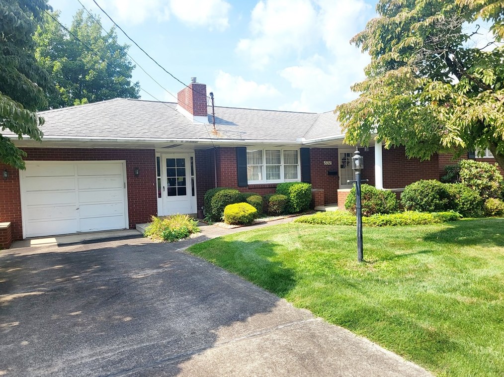 532 Eastwood Ln, Greensburg, PA 15601-4682