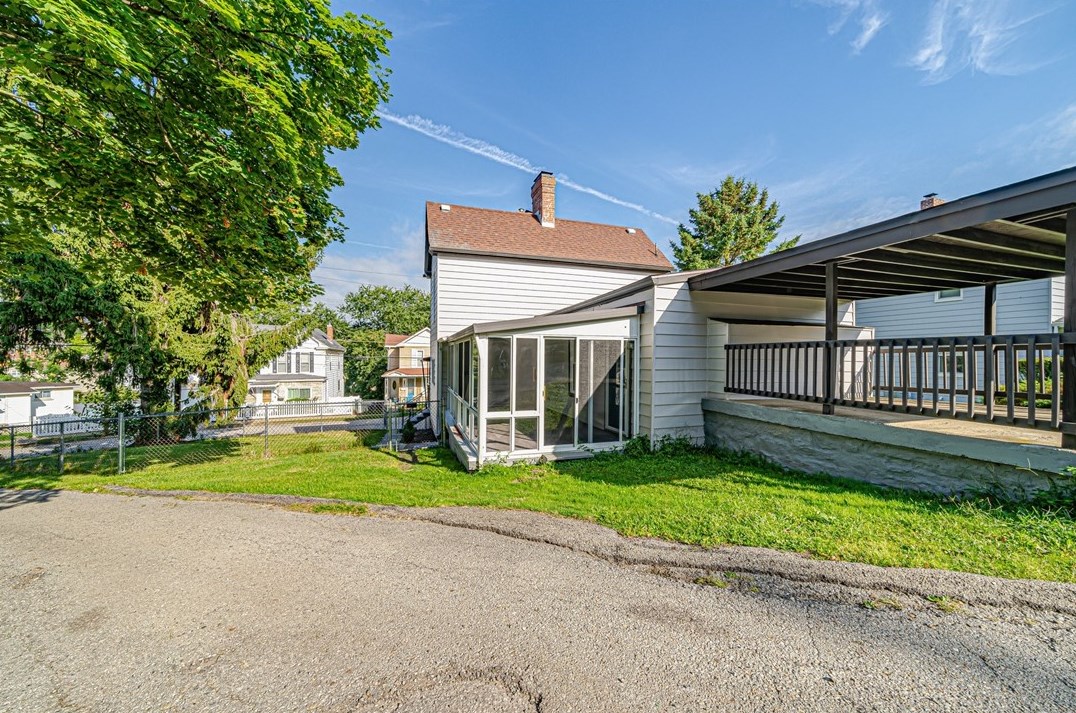 324 Burton Ave, Washington, PA 15301-3302