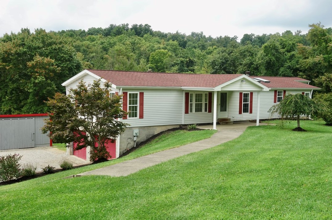 1230 Mounts Rd, Washington PA 15301-8540 exterior