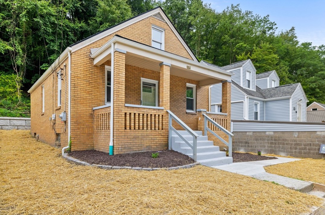 1012 Hazel Ave, Ambridge, PA 15003