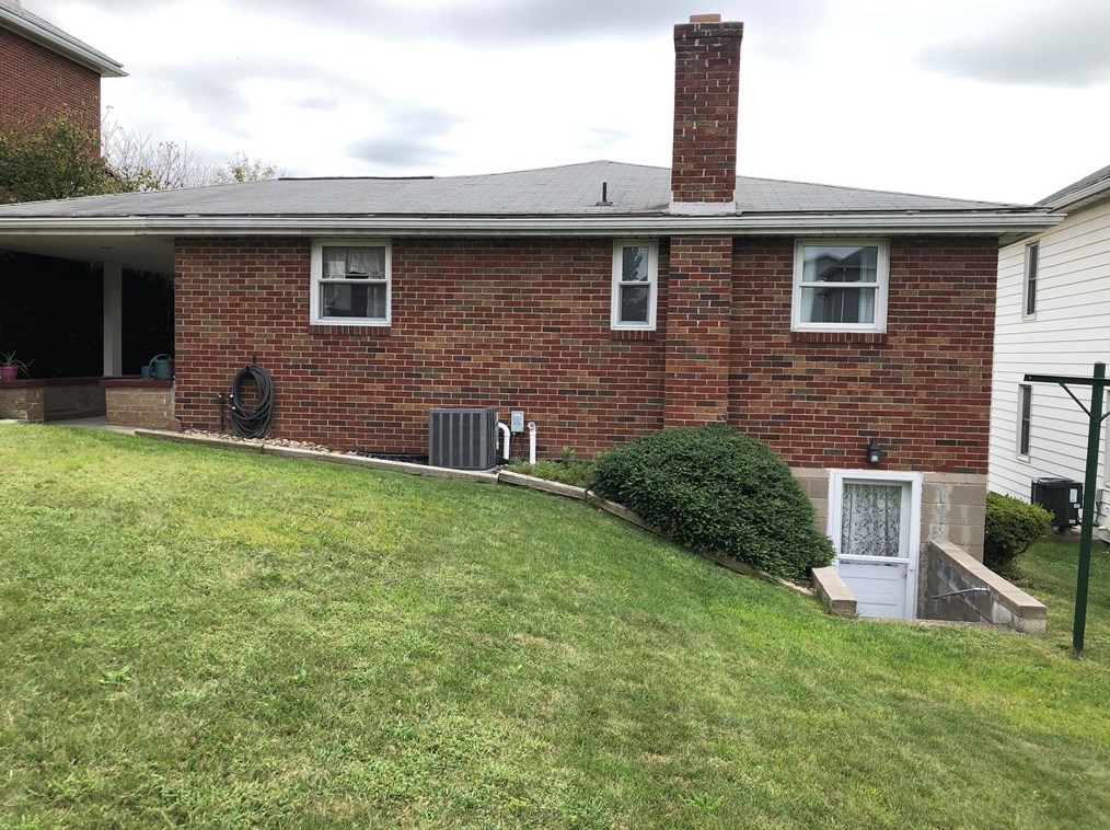 1040 Mace St, Greensburg PA  15601-4857 exterior