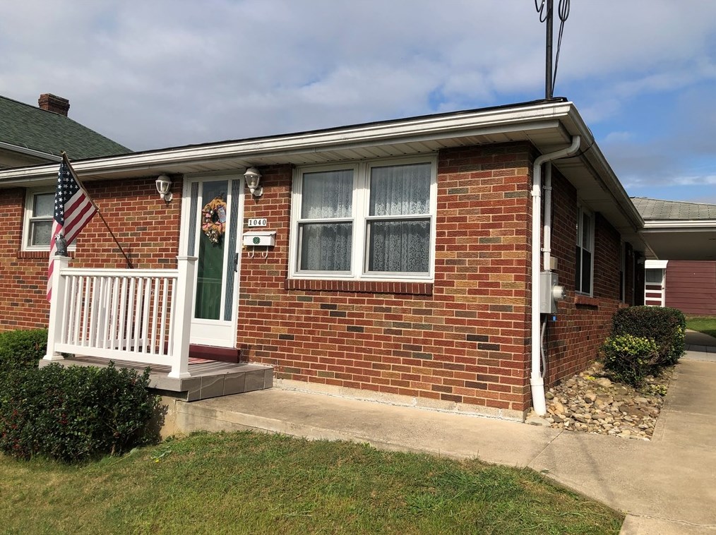 1040 Mace St, Greensburg PA  15601-4857 exterior