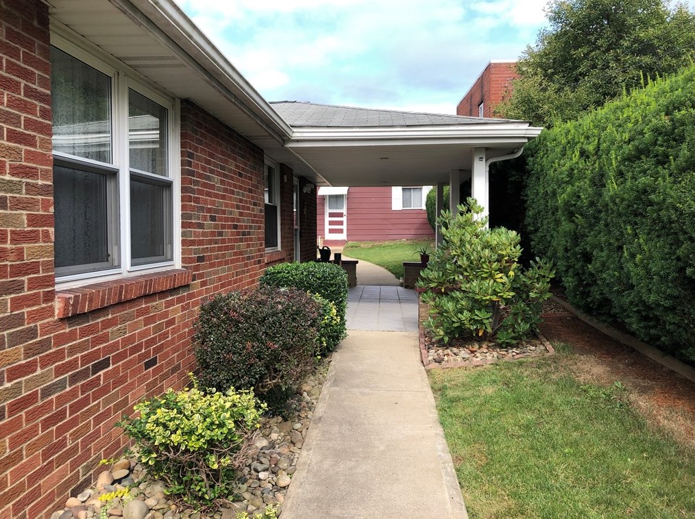 1040 Mace St, Greensburg PA  15601-4857 exterior