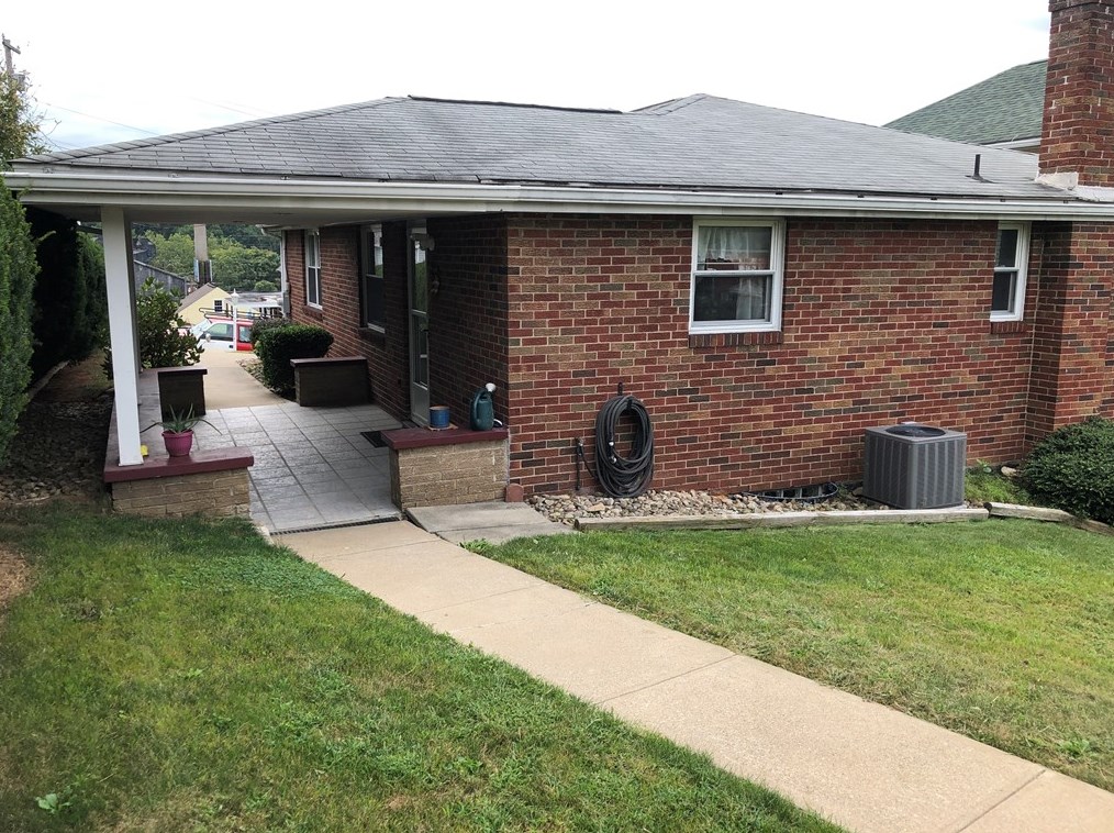 1040 Mace St, Greensburg PA  15601-4857 exterior