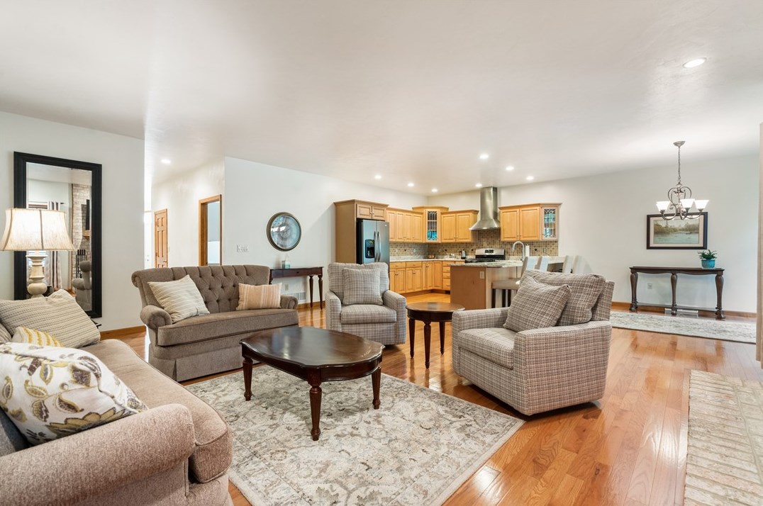 313 Brandywine Dr, North Huntingdon PA 15642-9225 exterior