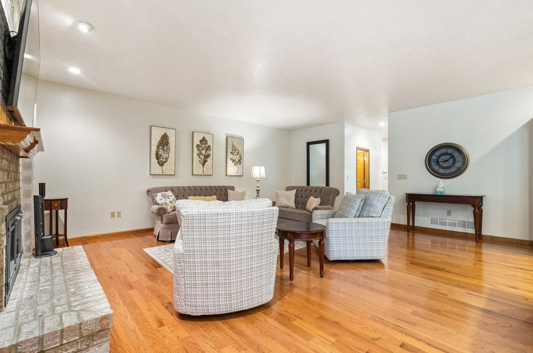 313 Brandywine Dr, North Huntingdon PA 15642-9225 exterior