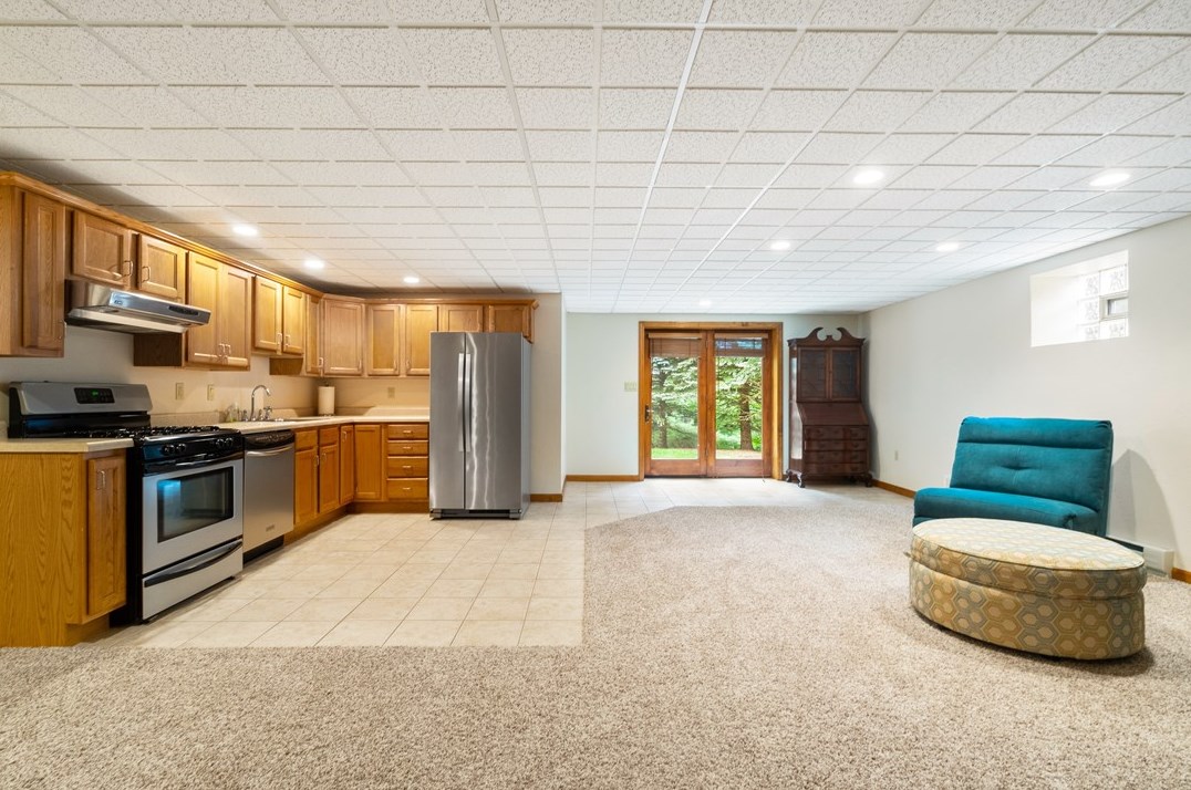 313 Brandywine Dr, North Huntingdon PA 15642-9225 exterior