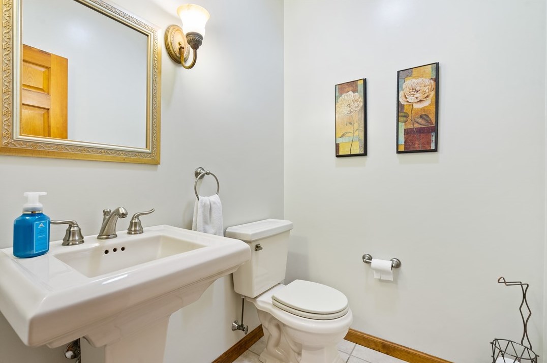 313 Brandywine Dr, North Huntingdon PA 15642-9225 exterior