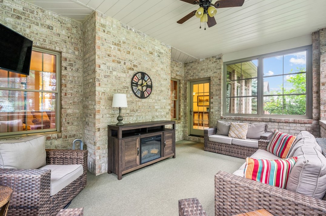 313 Brandywine Dr, North Huntingdon PA 15642-9225 exterior