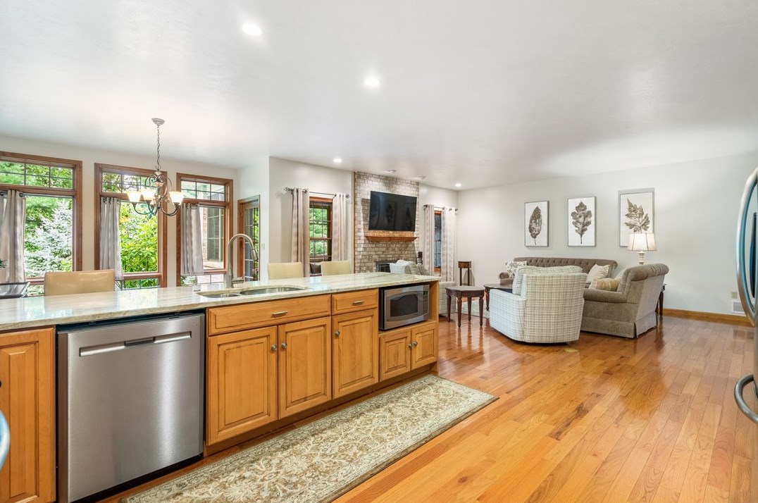 313 Brandywine Dr, North Huntingdon PA 15642-9225 exterior