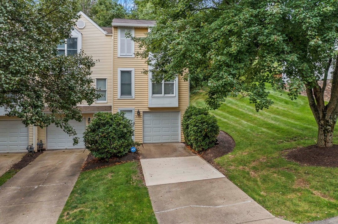 6371 Spring House Pl South, Bridgeville, PA 15017