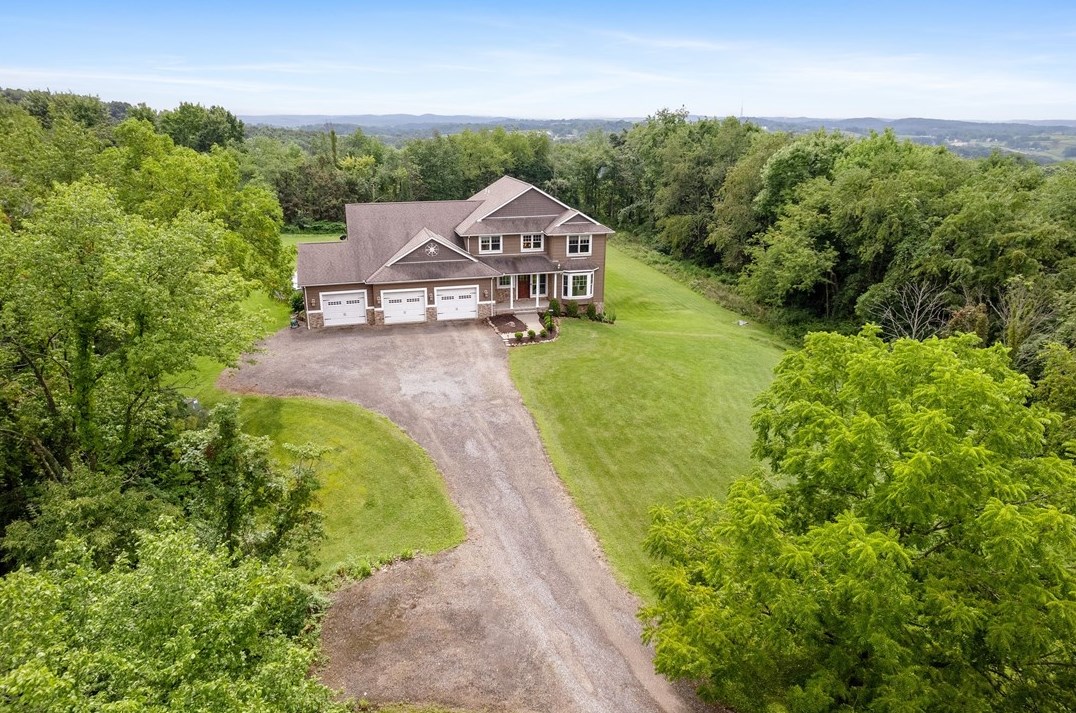 160 Sipes Rd, Freeport, PA 16229-1976