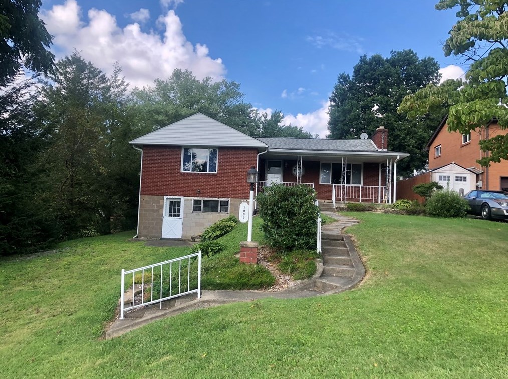 1009 9th St, North Huntingdon, PA 15642