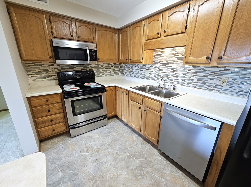 508 Clubhouse Dr, Washington PA  15301-6284 exterior